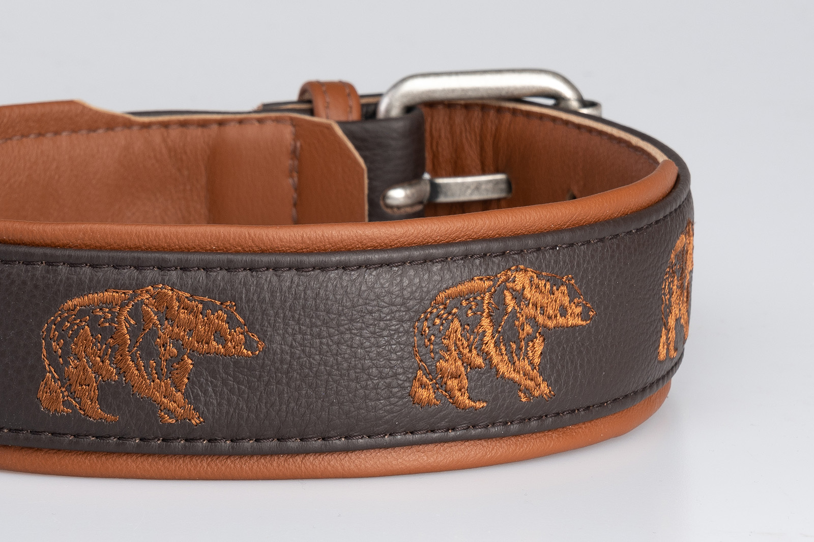 orso-azzurro-cuoio-collare-dettaglio